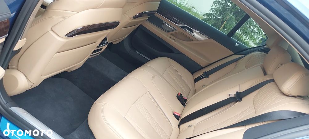 BMW Seria 7 750Li xDrive - 23