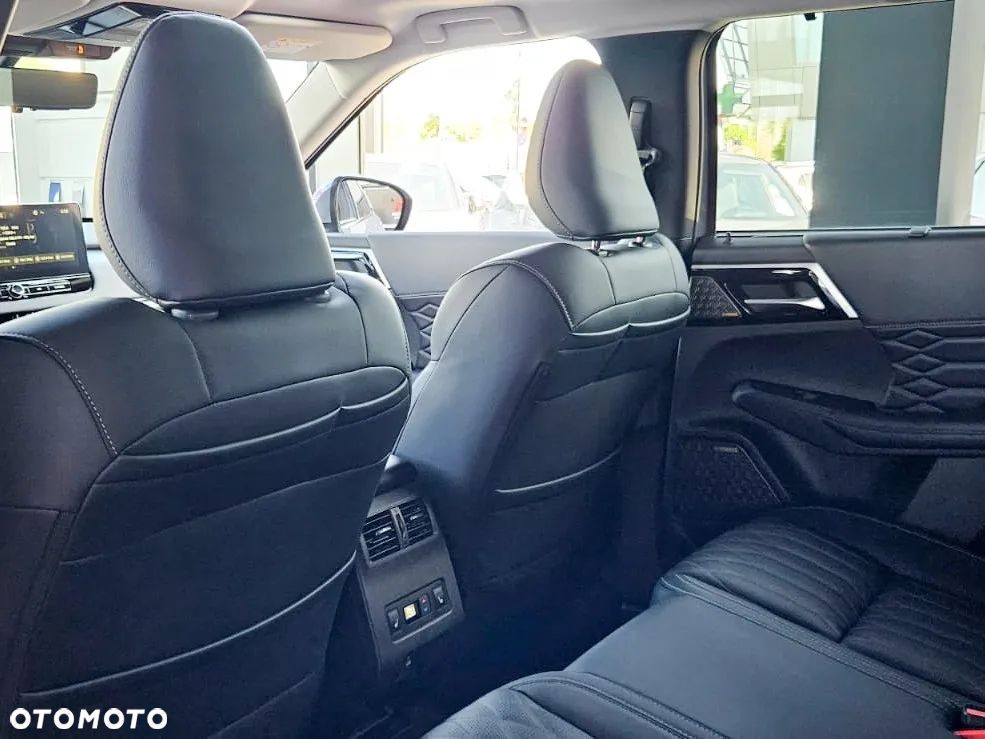 Mitsubishi Outlander PHEV Instyle - 11
