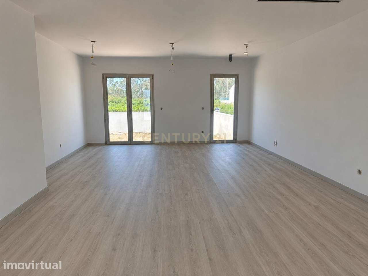 Moradia T3 em Parceiros – Conforto, Elegância e uma Localização Privil - Grande imagem: 2/33