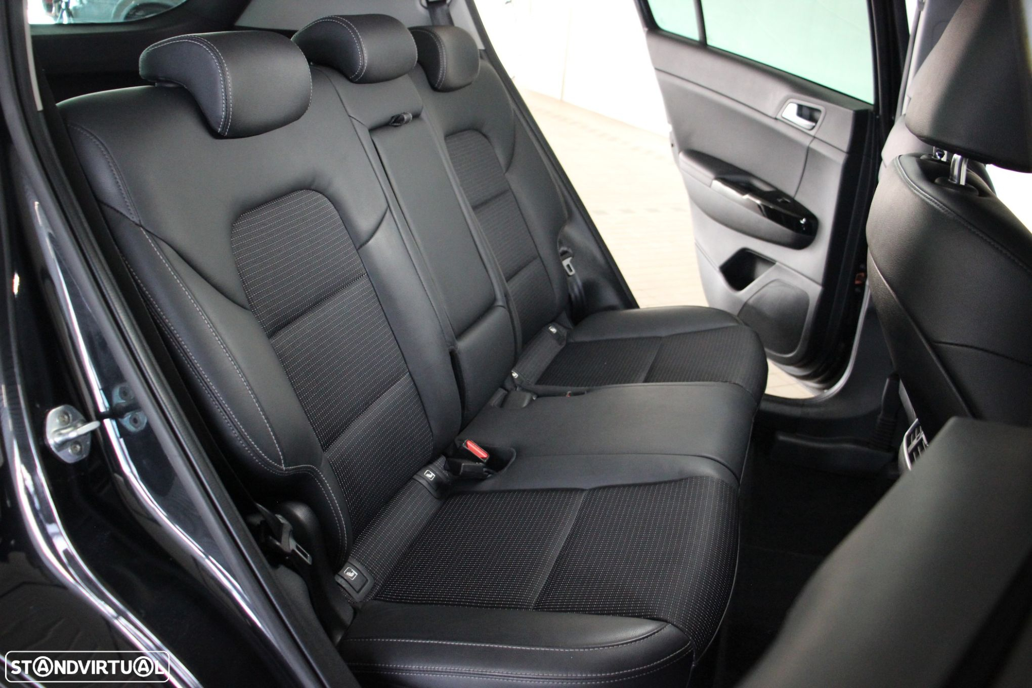 Kia Sportage 1.6 CRDI ISG MHEV Tech - 11