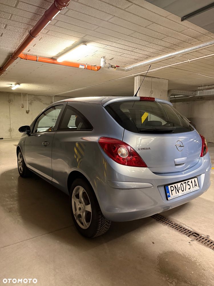 Opel Corsa 1.4 16V Cosmo - 8