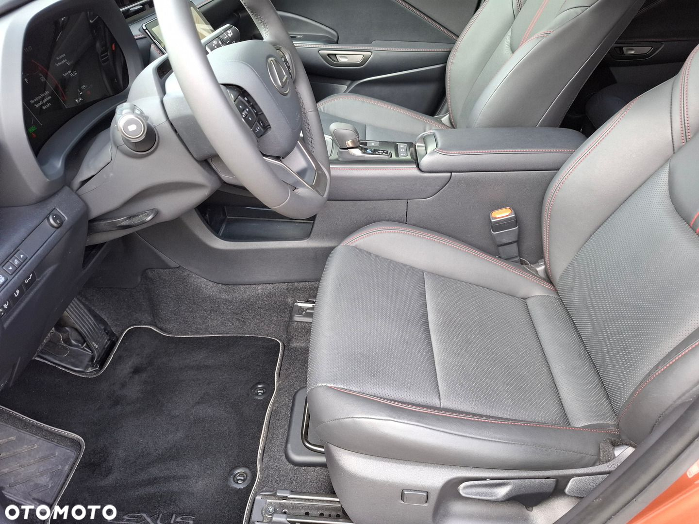 Lexus LBX 1.5 Hybrid Emotion - 14