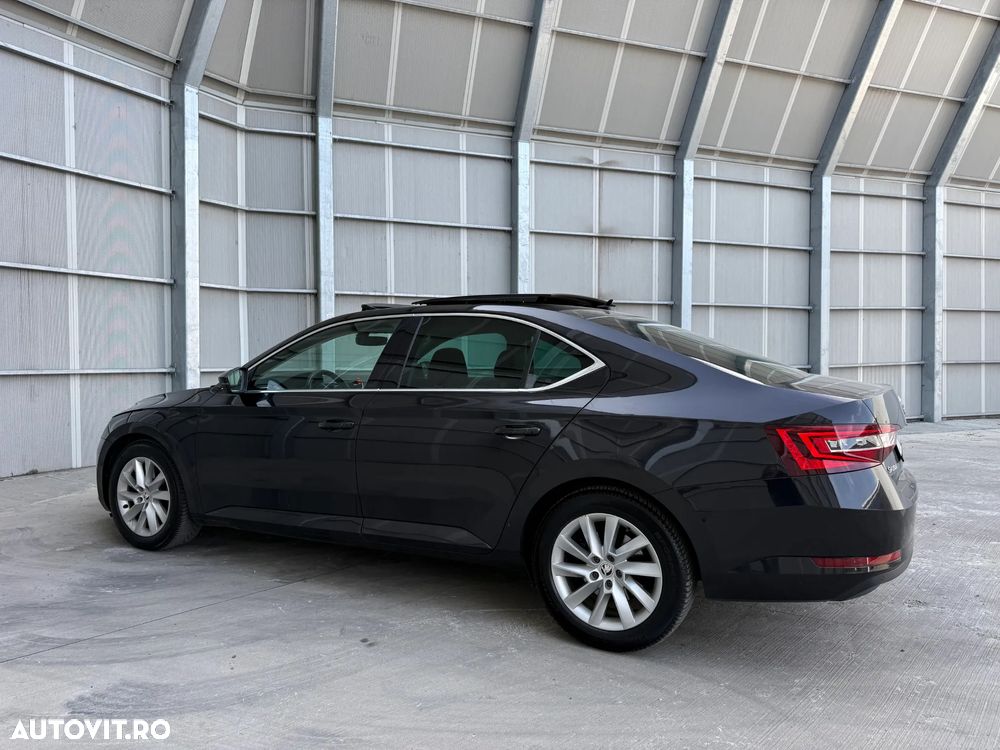 Skoda Superb 2.0 TDI DSG Premium Edition - 8