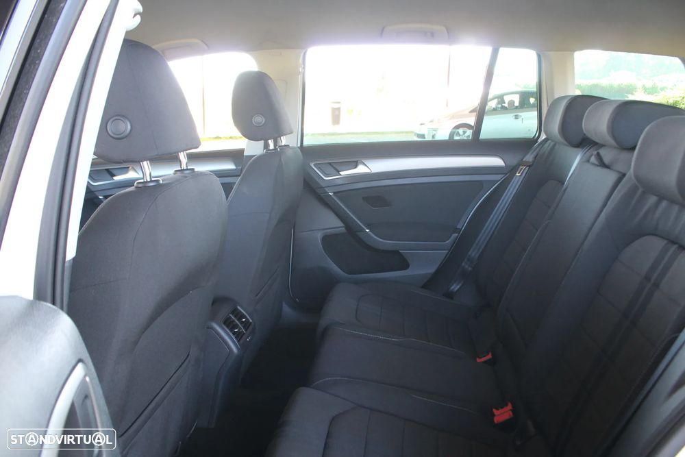 VW Golf Variant 1.6 TDi Sportline DSG - 35