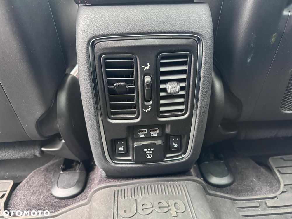 Jeep Grand Cherokee - 29