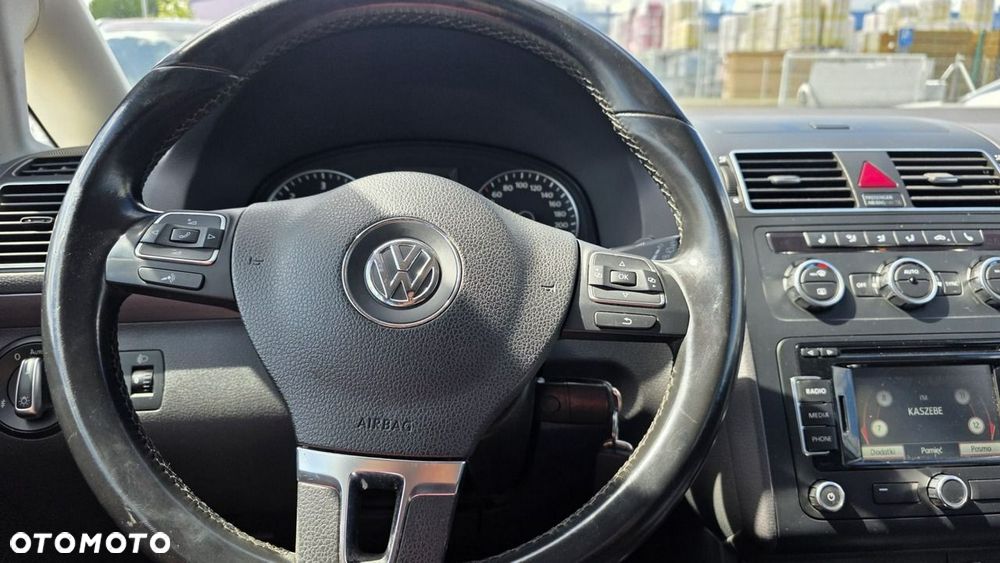 Volkswagen Touran - 10