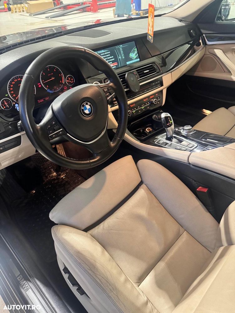 BMW Seria 5 525d xDrive AT - 13