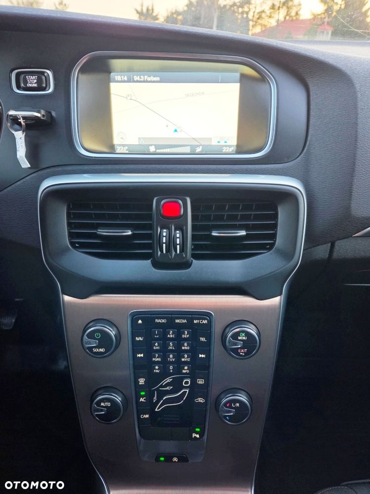 Volvo V40 Cross Country D2 Momentum - 37