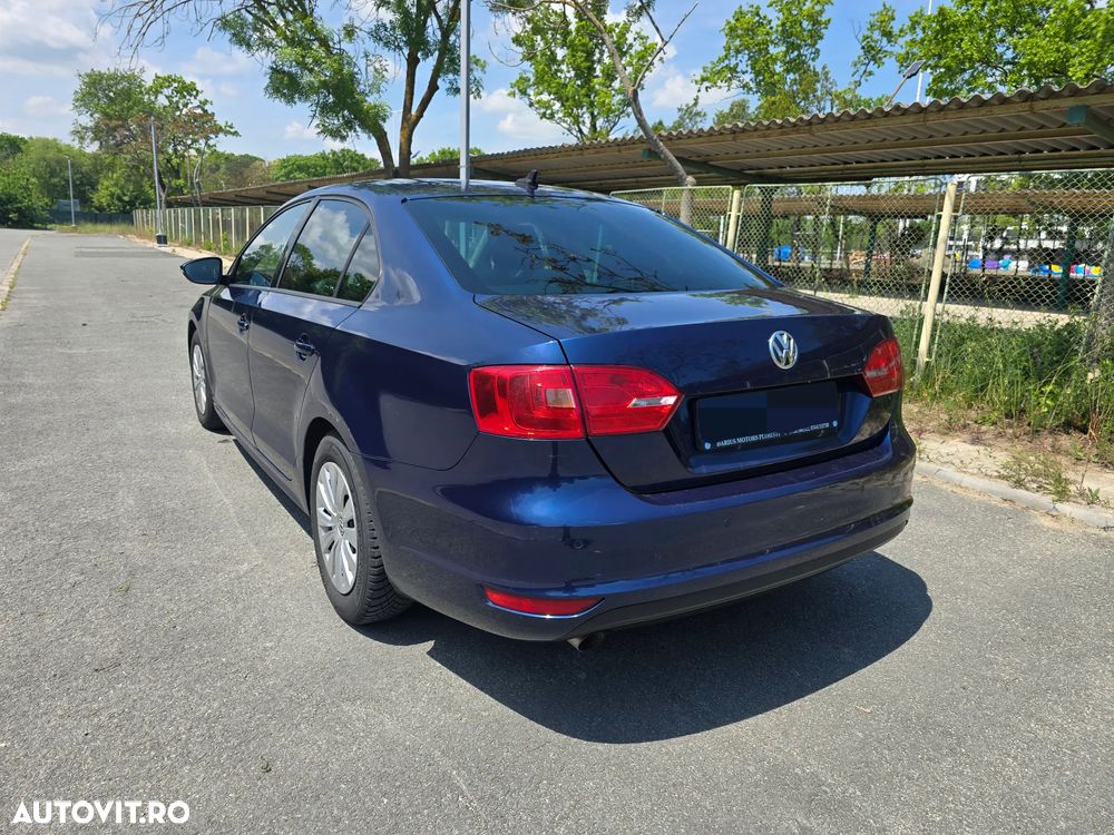 Volkswagen Jetta - 2