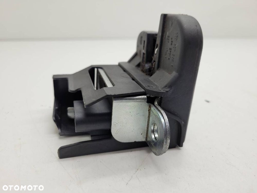 ZAMEK KLAPY TYLNEJ BAGAŻNIKA VW TOURAN I 1T0827505F 2006 EU - 3