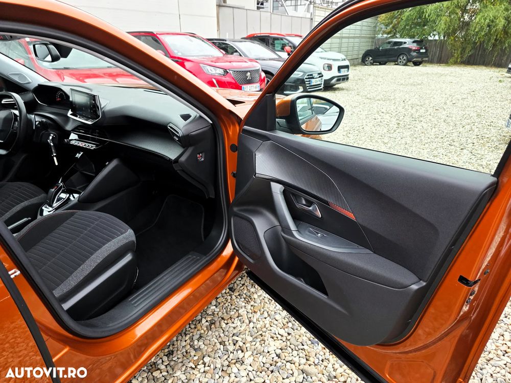 Peugeot 2008 1.2 L PureTech STT EAT8 Allure - 13