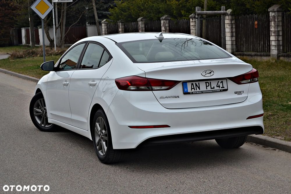 Hyundai Elantra - 10