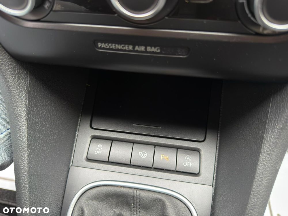 Volkswagen Golf - 34