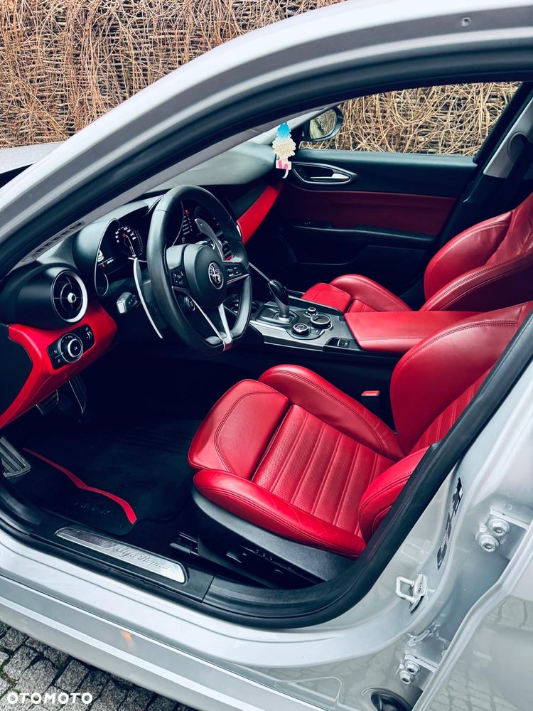 Alfa Romeo Giulia 2.2 AT8-Q4 Veloce - 12