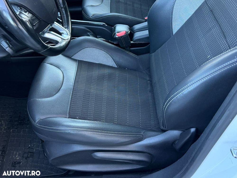 Peugeot 2008 1.2 PureTech Turbo EAT6 S&S Allure - 21