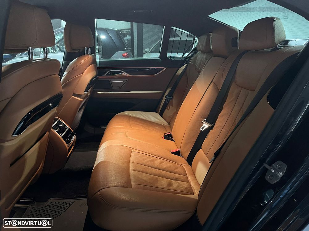 BMW 750 d xDrive Pack M Auto - 13