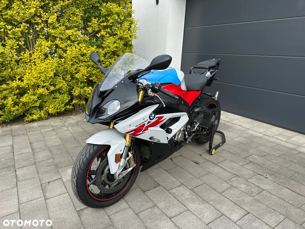 BMW S - 1