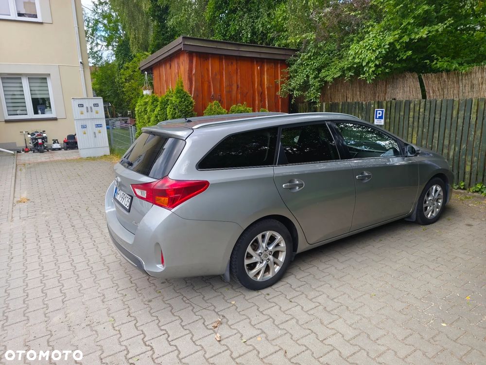 Toyota Auris 2.0 D-4D Premium - 8
