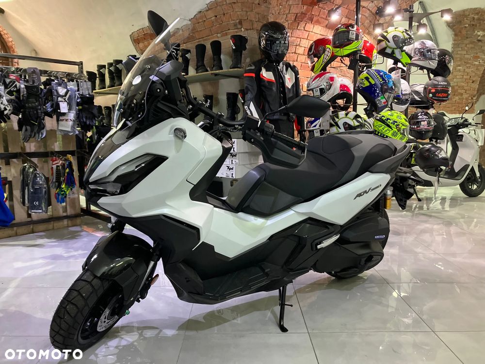 Honda ADV350 - 1