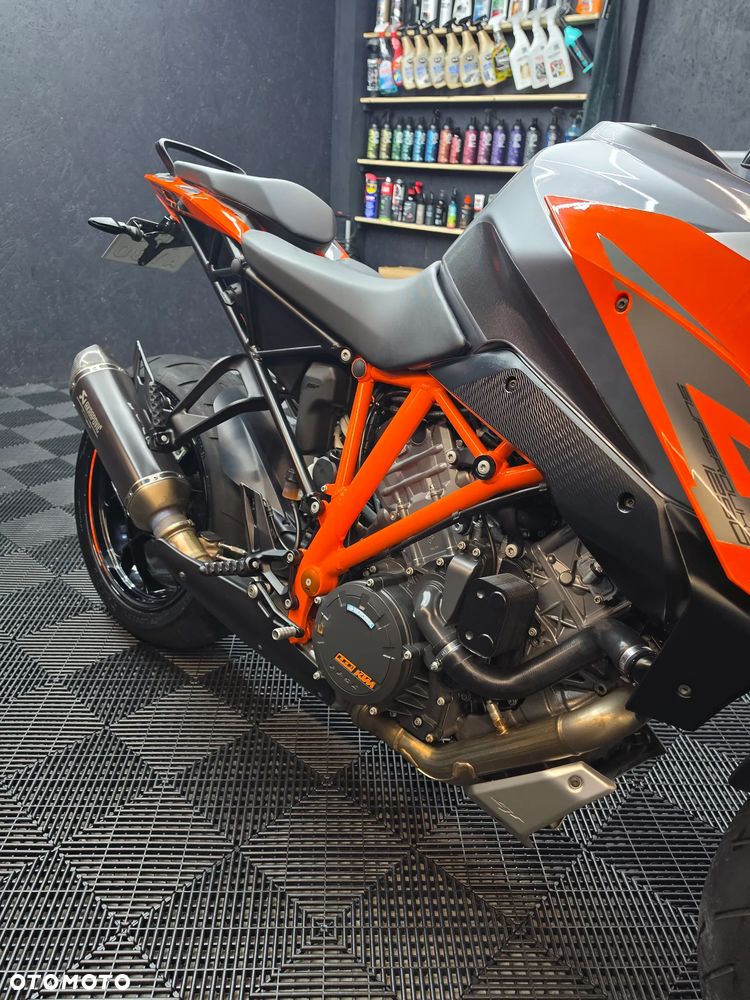 KTM Super Duke - 19