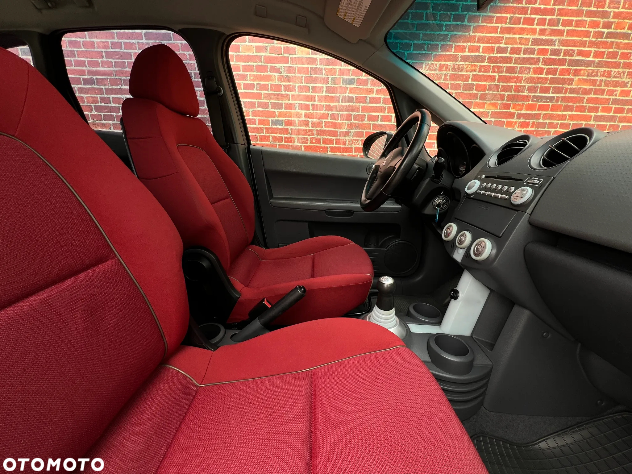 Mitsubishi Colt - 14