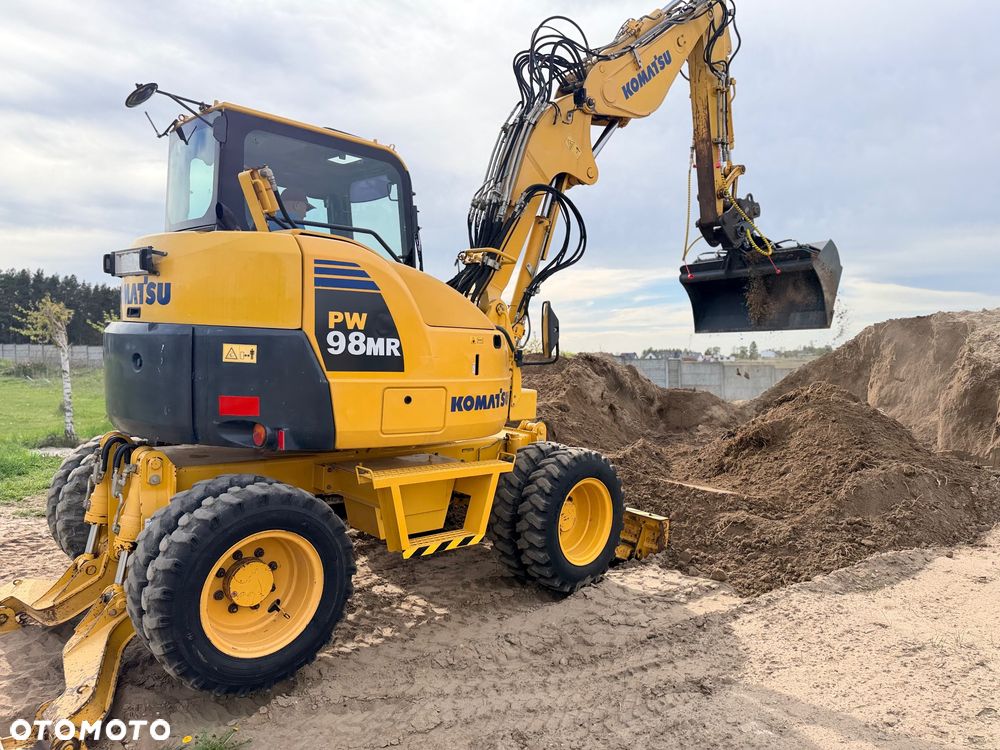 Komatsu 4x4x4 ramię łamane Koparka kołowa KOMATSU  PW98MR-8 10ton 4x4x4 ośki skrętne Ramię 3x łamane BEZ DPF i ADBLUE 4 cyl dodatkowe wyjścia hydr Pług Podpory 2012 szybka zwinna Prosto z importu 1 właściciel Cat TEREX Liebherr Wacker Pw 98 Mr 8 11 - 16