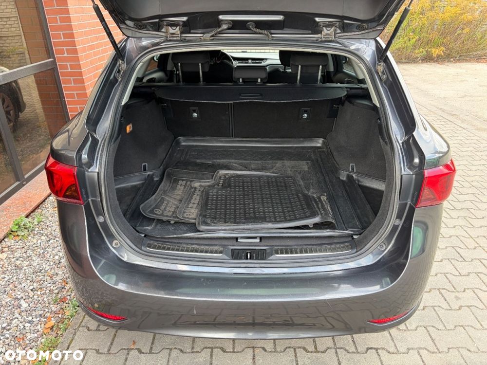 Toyota Avensis - 24