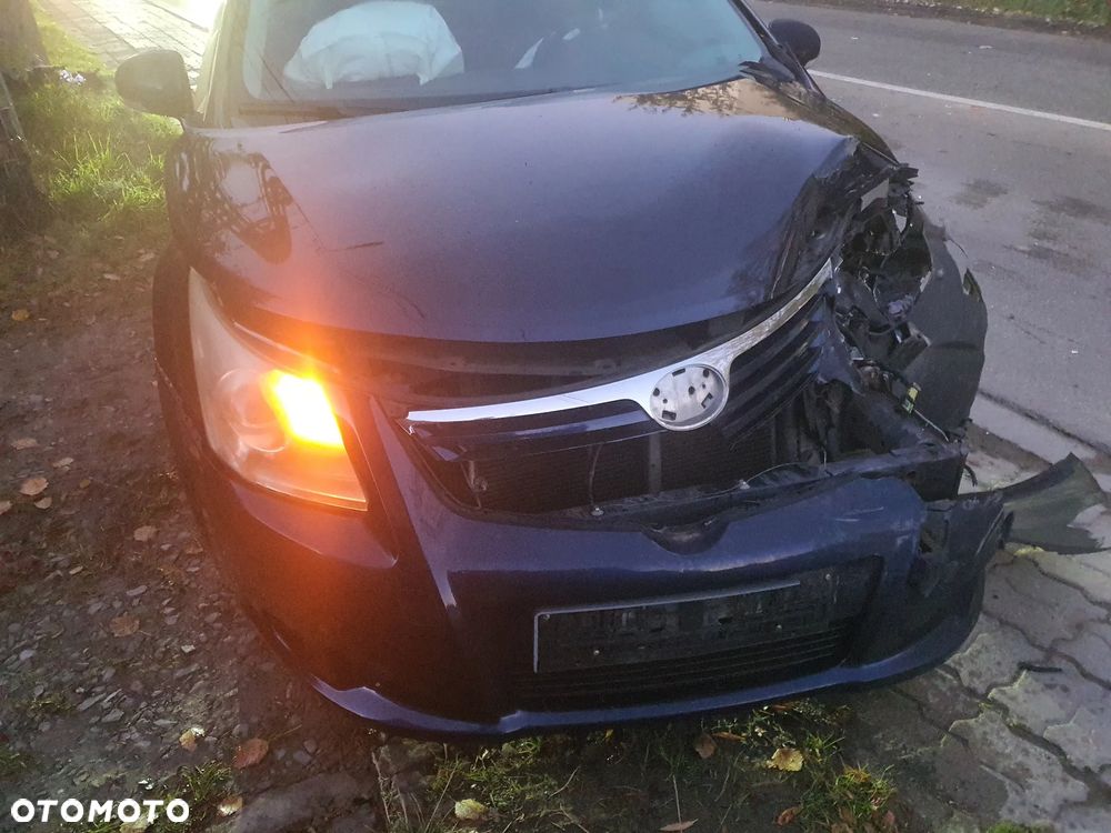 Toyota Avensis 2.0 D-4D 2010 - 3