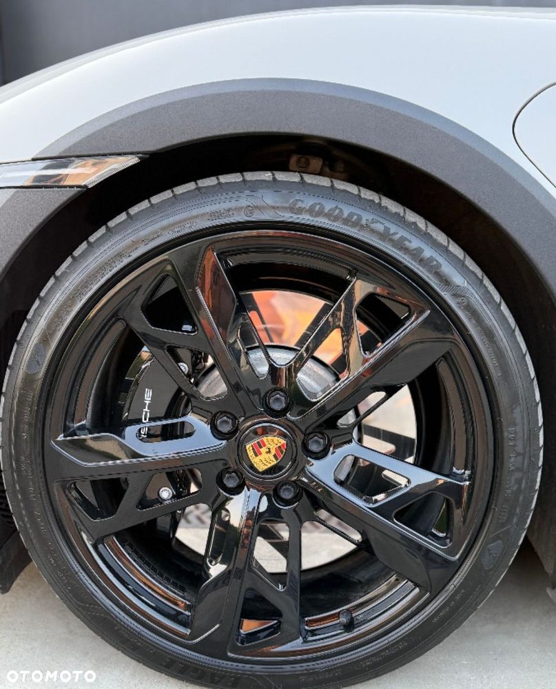 Porsche Taycan 4S Cross Turismo - 7