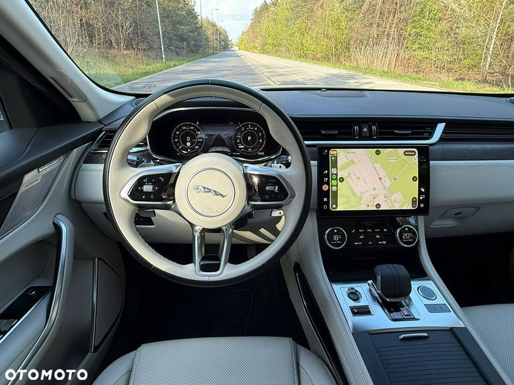 Jaguar E-Pace - 28