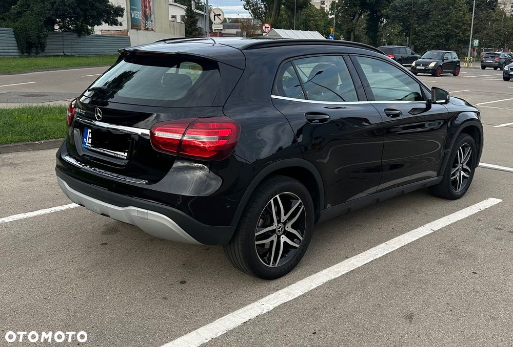 Mercedes-Benz GLA 200 - 7