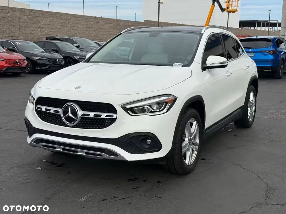 Mercedes-Benz GLA 250 4Matic 7G-DCT - 2