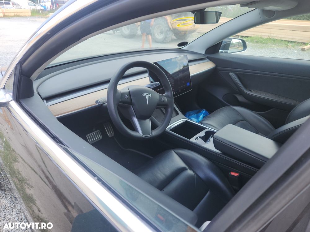 Tesla Model 3 Performance - 5