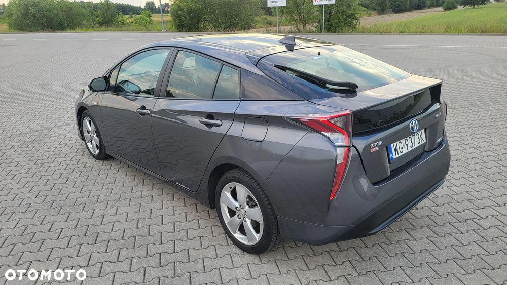 Toyota Prius Hybrid - 4