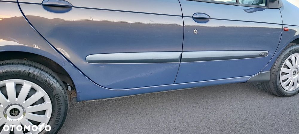 Renault Scenic 2.0 16V Privilege - 20