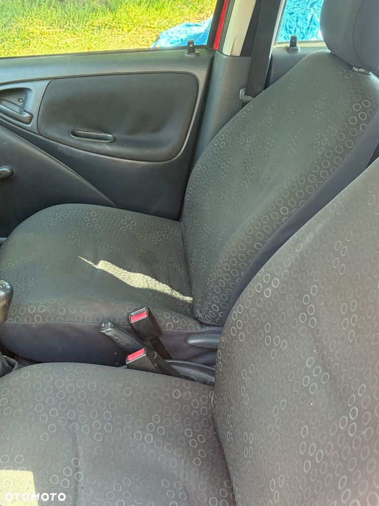 Toyota Yaris 1.0 Base - 6