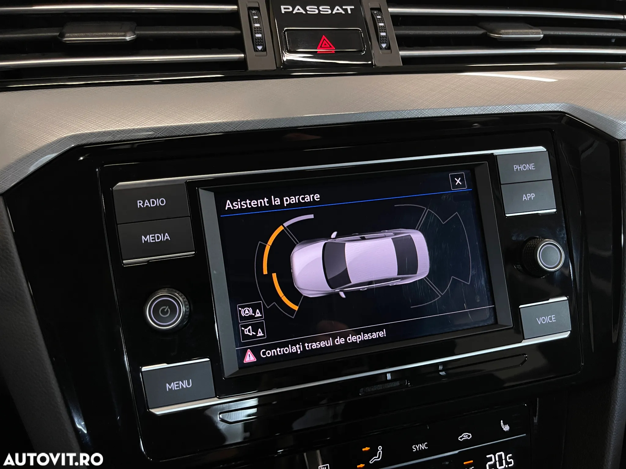 Volkswagen Passat 2.0 TDI DSG Comfortline - 13