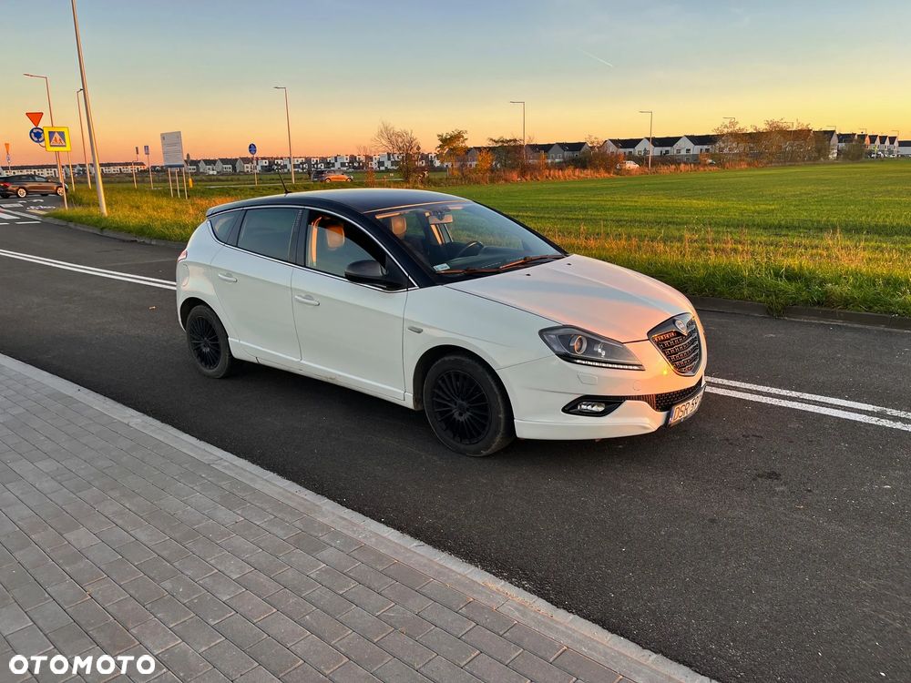 Lancia Delta 1.9 MJ TB S by Momo - 2