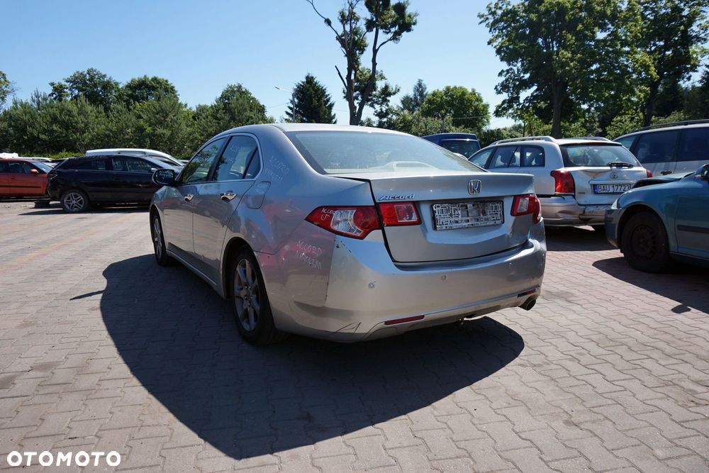 HONDA ACCORD VIII SEDAN 2008 NH743M 2.0 16V R20A3 156KM SREBRNY na części - 3