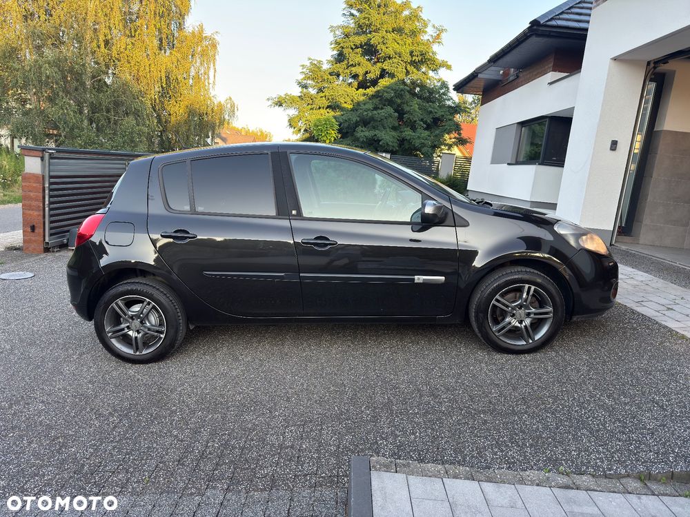 Renault Clio 1.2 16V All Inclusive - 11
