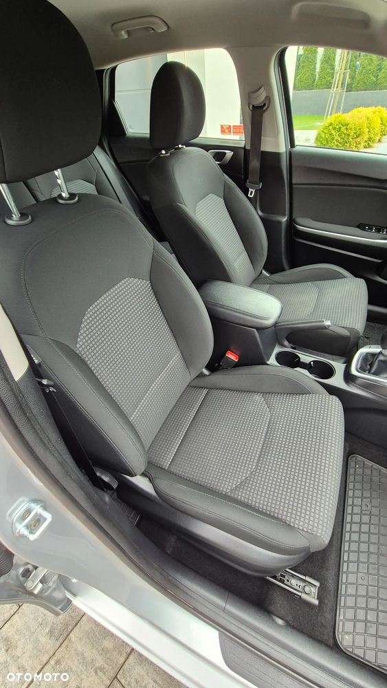 Kia Ceed - 33