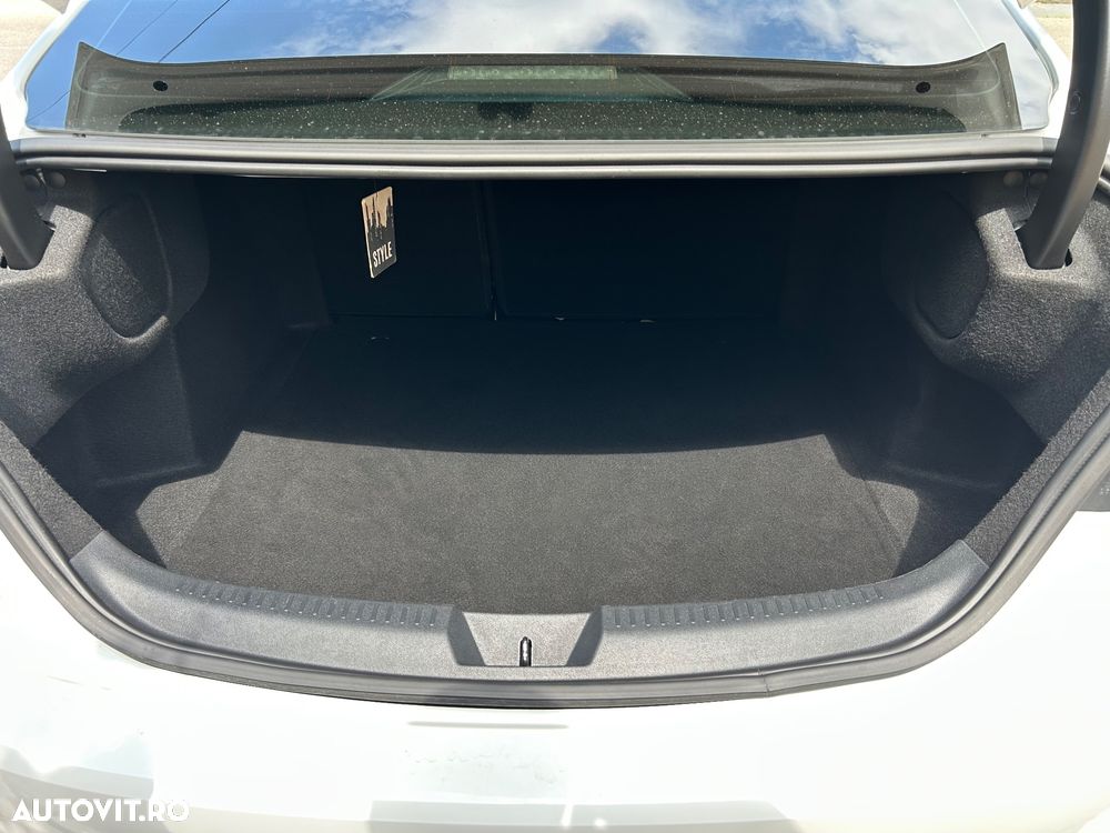 Renault Megane TCe 140 GPF Equilibre - 11