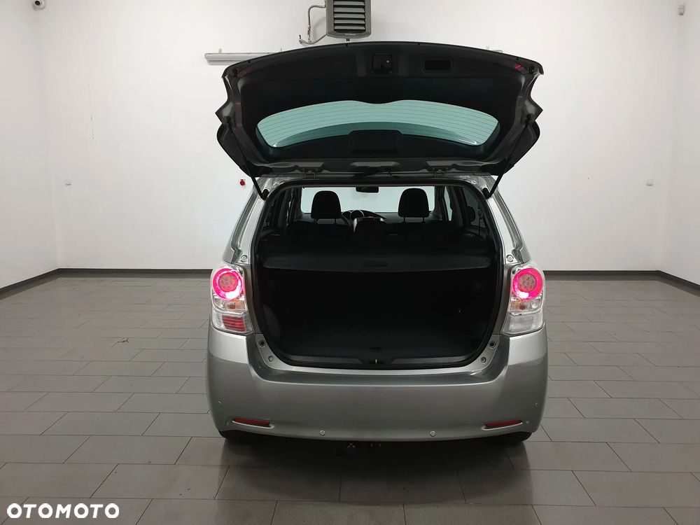 Toyota Verso 2.0 D-4D Premium - 6