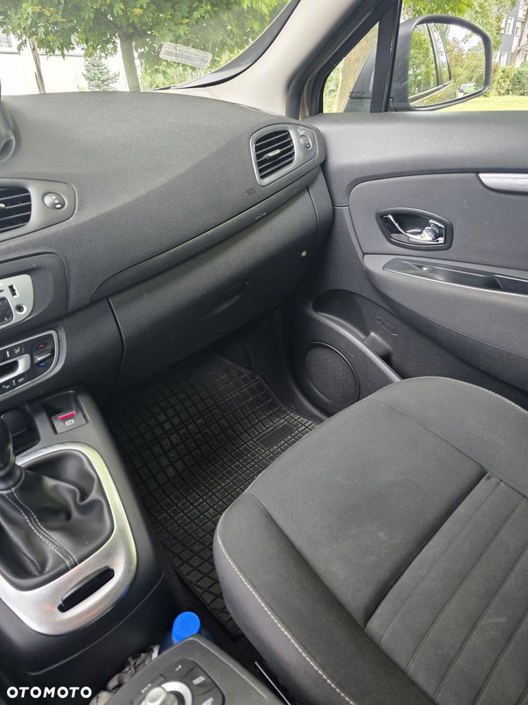 Renault Scenic 1.6 16V Limited - 9
