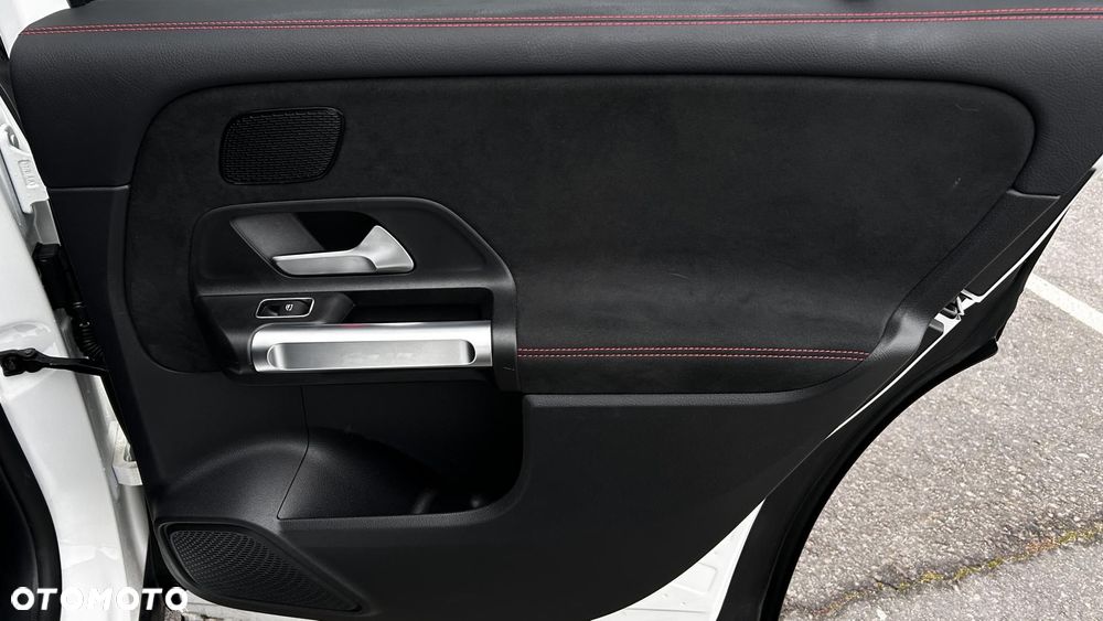 Mercedes-Benz GLB - 28