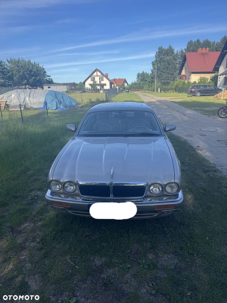 Jaguar XJ - 4