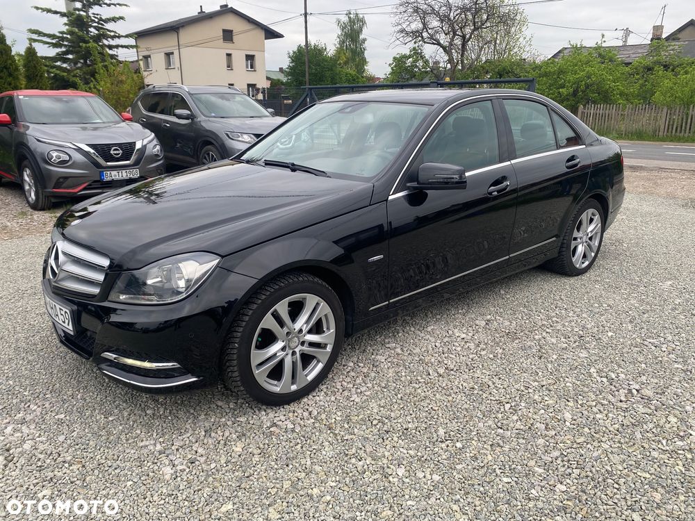 Mercedes-Benz Klasa C 180 CGI Automatik BlueEFFICIENCY Avantgarde - 33