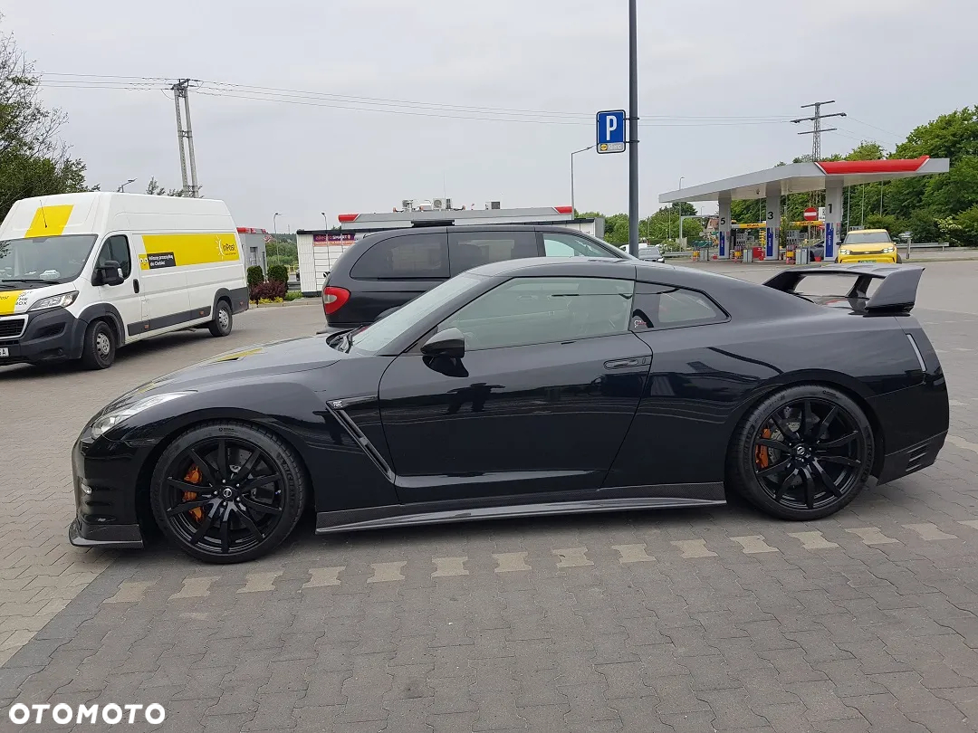 Nissan GT-R - 3