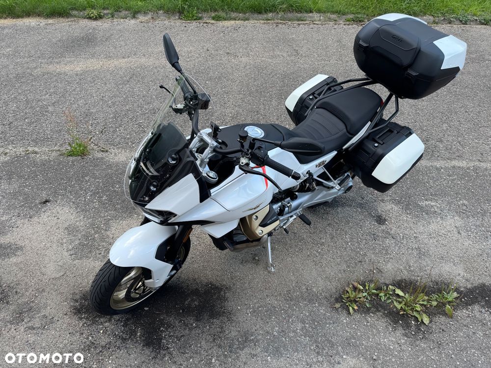 Moto Guzzi V100 Mandello - 11