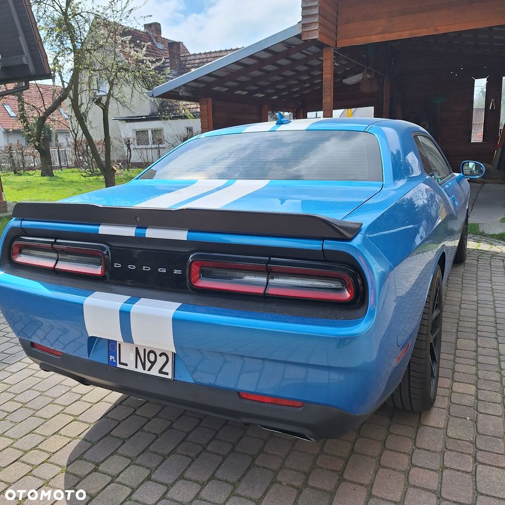 Dodge Challenger - 2